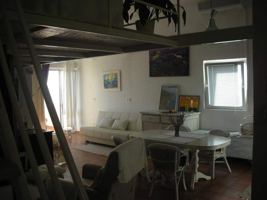Apartment Croatia Art ドラスニセ 部屋 写真