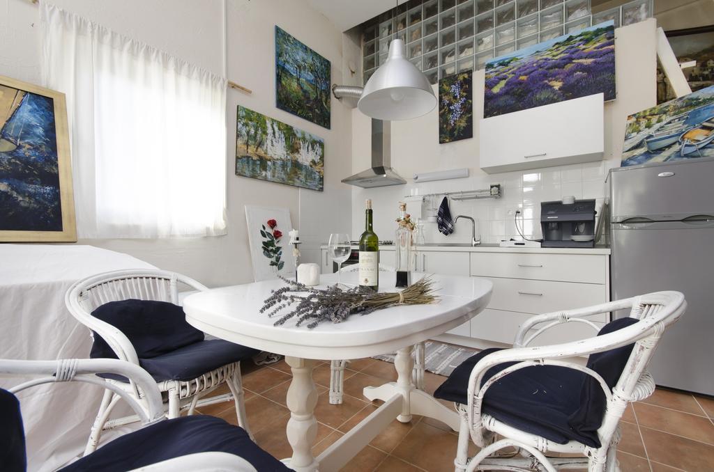 Apartment Croatia Art ドラスニセ 部屋 写真